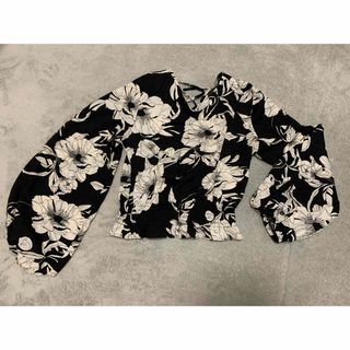 ショート丈 花柄シフォントップス