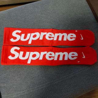 NIKE×supreme シュプリーム 靴下 ソックス 赤 ✨未使用品✨(ソックス)