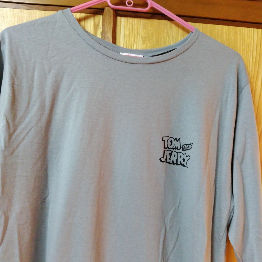 新品　未使用】トムとジェリー　Tシャッ　トップス　L レディースのトップス(Tシャツ(半袖/袖なし))の商品写真