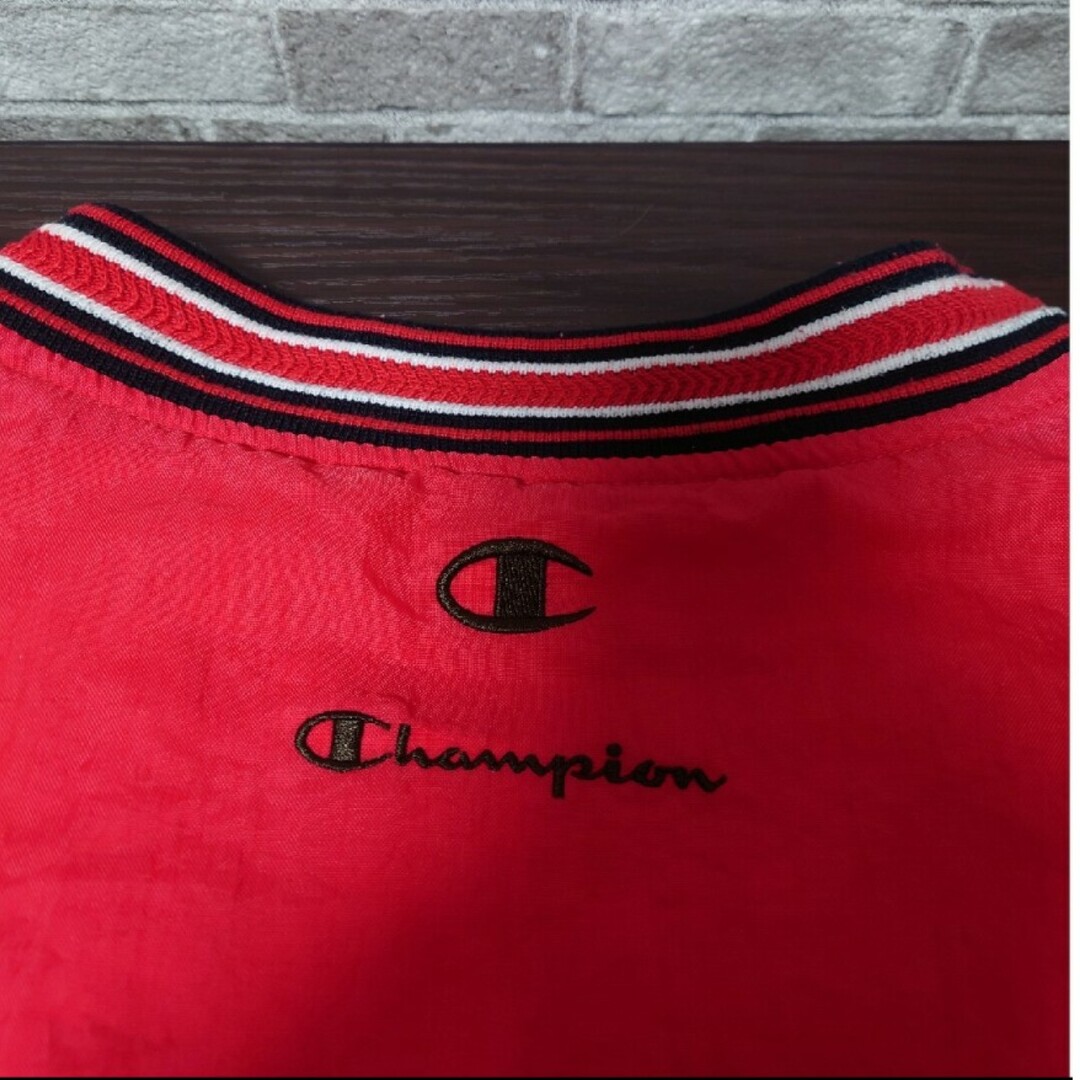 Champion(チャンピオン)のChampion ナイロンプルオーバー 刺繍ロゴ 古着 チャンピオン メンズのジャケット/アウター(ナイロンジャケット)の商品写真