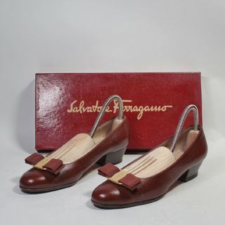 Salvatore Ferragamo - 【美品】フェラガモ ヴァラ 型押しレザー 