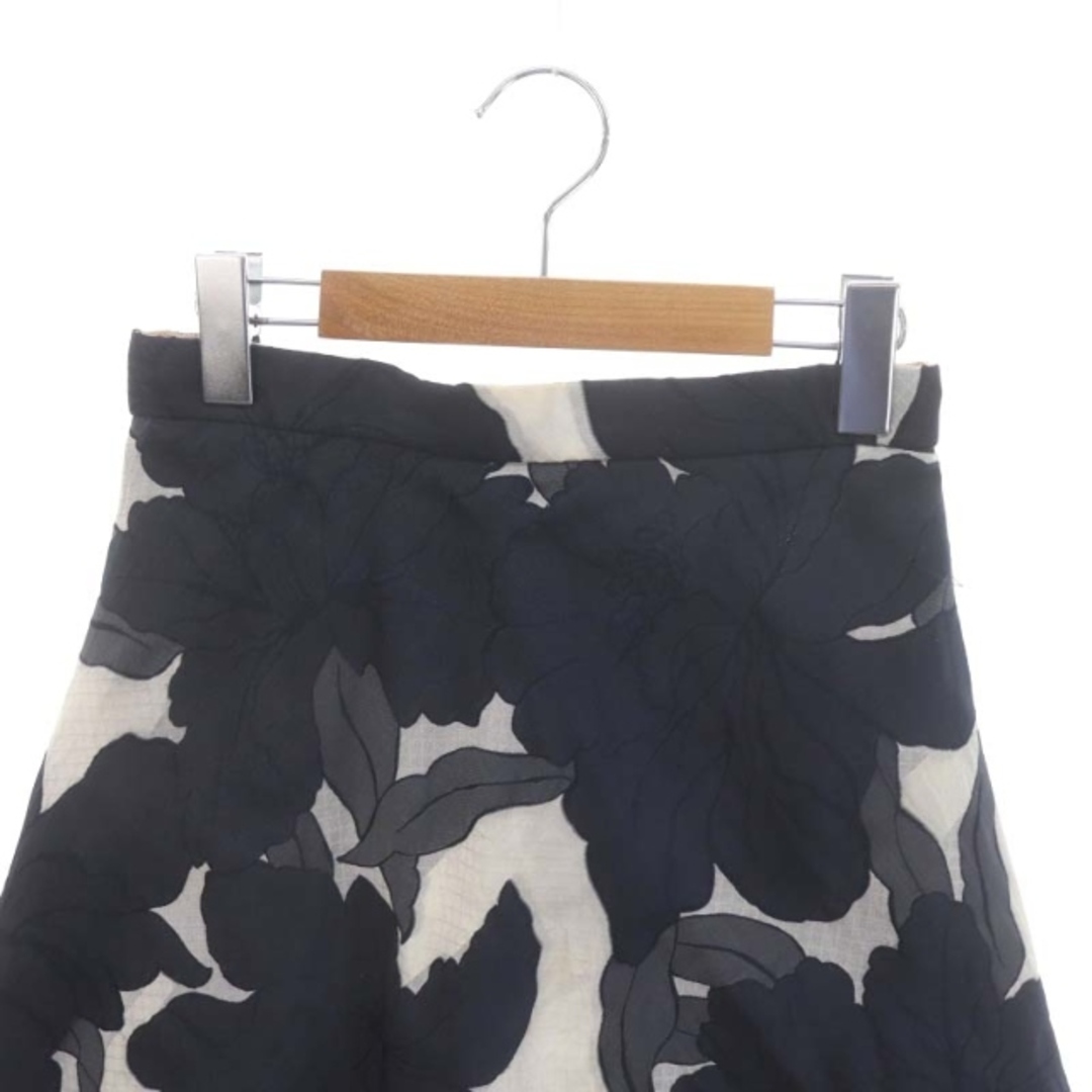 Chloe(クロエ)のクロエ フラワー柄刺繍 フレアスカート ミニ シルク混 34 紺 白 ネイビー レディースのスカート(ミニスカート)の商品写真