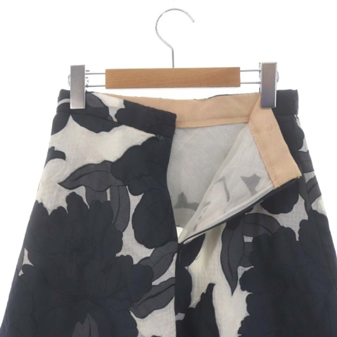 Chloe(クロエ)のクロエ フラワー柄刺繍 フレアスカート ミニ シルク混 34 紺 白 ネイビー レディースのスカート(ミニスカート)の商品写真