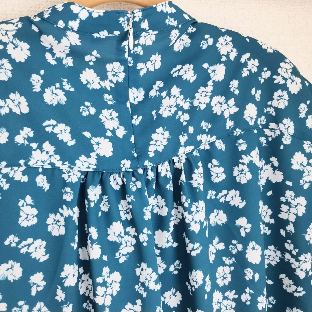 青山(アオヤマ)のレディース 花柄 トップス ノースリーブ ビジネス / 緑 青緑 レディースのトップス(シャツ/ブラウス(半袖/袖なし))の商品写真