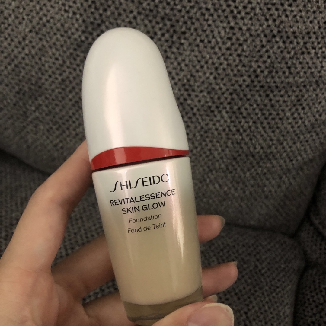 SHISEIDO (資生堂)(シセイドウ)の資生堂 エッセンス スキングロウ ファンデーション 30ml 220 コスメ/美容のベースメイク/化粧品(ファンデーション)の商品写真