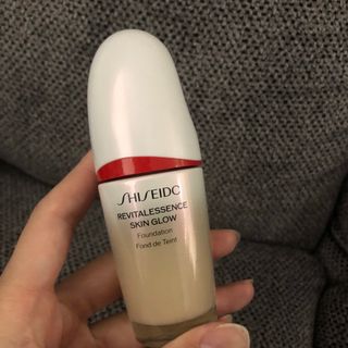 SHISEIDO (資生堂) - 資生堂 エッセンス スキングロウ ファンデーション 30ml 220