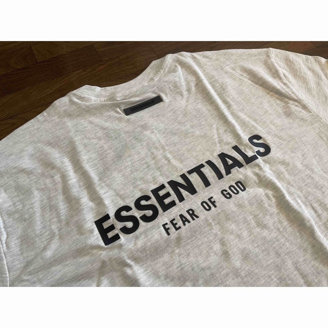 FEAR OF GOD(フィアオブゴッド)のESSENTIALS◾️FEAR OF GOD バックロゴT L 未使用タグ付き メンズのトップス(Tシャツ/カットソー(半袖/袖なし))の商品写真