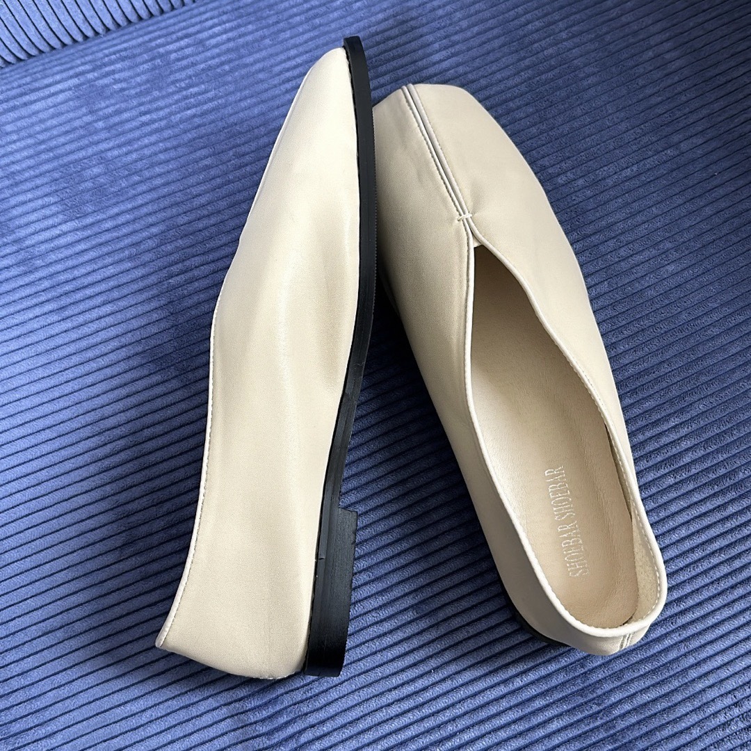 フラットシューズ　24cm レディースの靴/シューズ(バレエシューズ)の商品写真