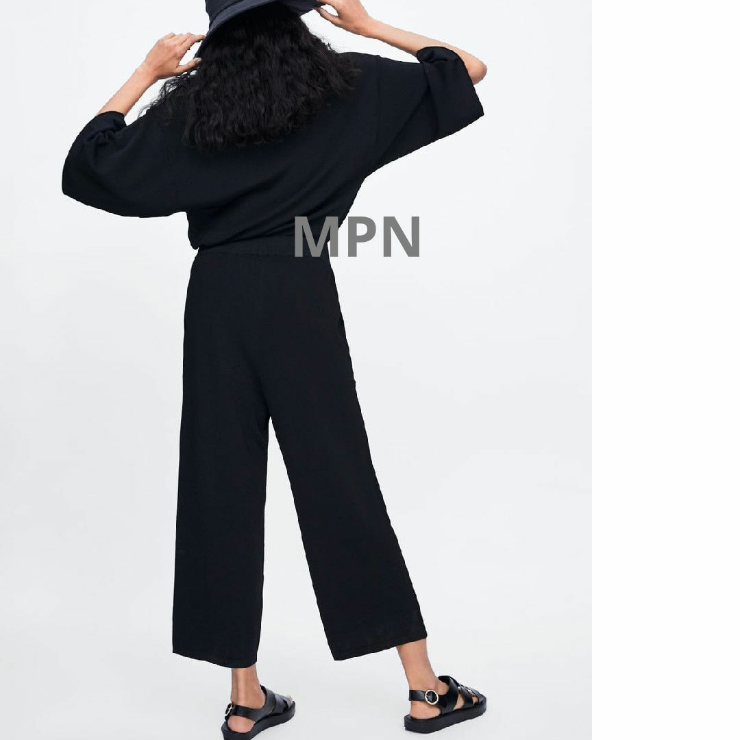 ZARA(ザラ)のZARA　完売品　ニット　ジャンプスーツ　オールインワン　ブラック　パンツ　黒 レディースのパンツ(オールインワン)の商品写真