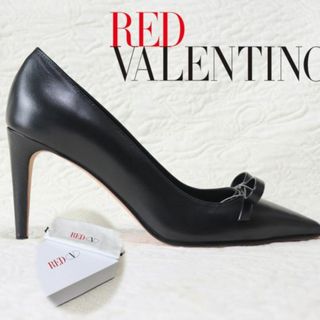 レッドヴァレンティノ(RED VALENTINO)の新品【レッドヴァレンティノ】りぼんフェイス レザーパンプス37(23.5-24)(ハイヒール/パンプス)