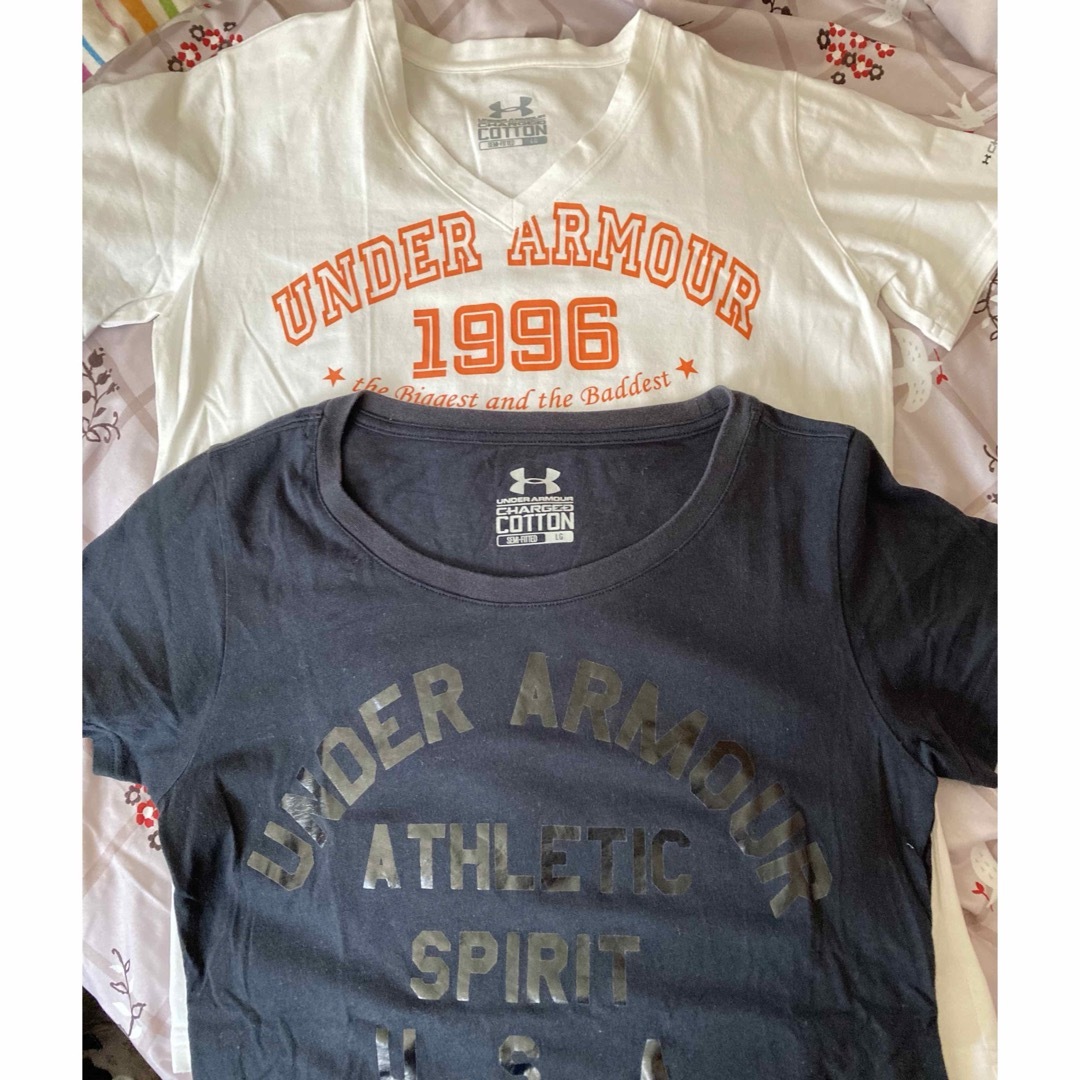 UNDER ARMOUR(アンダーアーマー)のアンダーアーマー半袖Ｔシャツ白黒2枚セット レディースのトップス(Tシャツ(半袖/袖なし))の商品写真