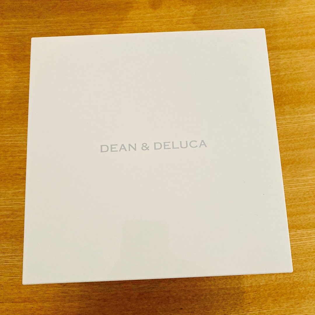 DEAN & DELUCA(ディーンアンドデルーカ)のDEAN&DELUCA 三段重  大 ホワイト 仕切りあり インテリア/住まい/日用品のキッチン/食器(弁当用品)の商品写真