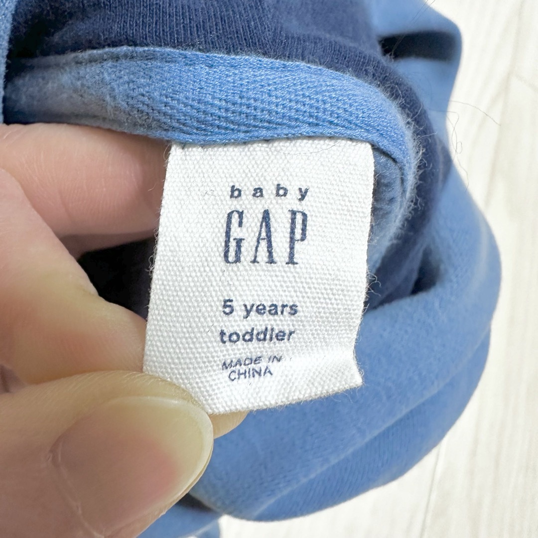 GAP(ギャップ)の☆美品☆ baby GAP トレーナー 5y 110cm  フード 恐竜 ブルー キッズ/ベビー/マタニティのキッズ服男の子用(90cm~)(Tシャツ/カットソー)の商品写真