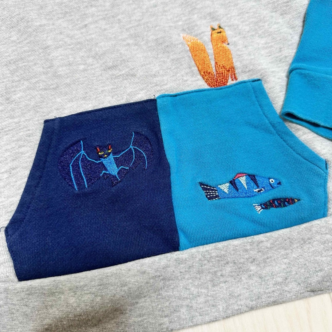 Design Tshirts Store graniph(グラニフ)の☆美品☆ graniph トレーナー 110cm グレー ブルー 刺繍 アニマル キッズ/ベビー/マタニティのキッズ服男の子用(90cm~)(Tシャツ/カットソー)の商品写真