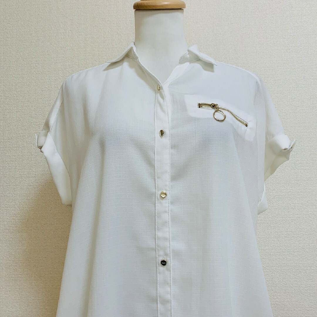 スピンクル　半袖シャツ　M　ホワイト　きれいめ　オフィスカジュアル　ポリ100% レディースのトップス(シャツ/ブラウス(半袖/袖なし))の商品写真
