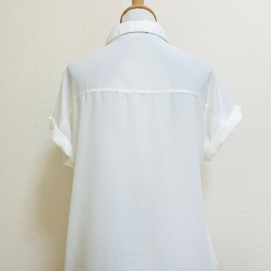 スピンクル　半袖シャツ　M　ホワイト　きれいめ　オフィスカジュアル　ポリ100% レディースのトップス(シャツ/ブラウス(半袖/袖なし))の商品写真