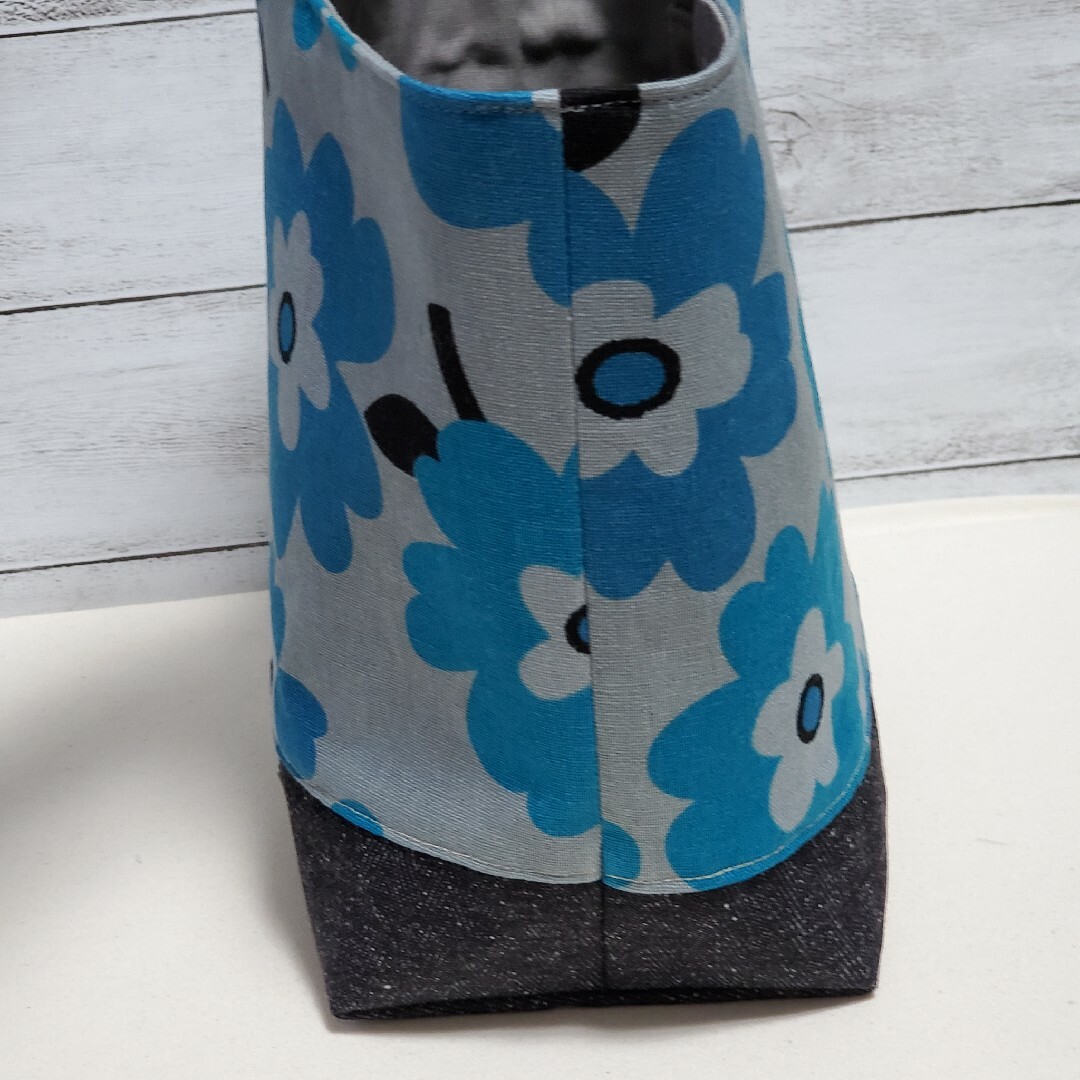 ミニトートバッグ『グレーにブルーの大きな花柄×デニム』 レディースのバッグ(トートバッグ)の商品写真