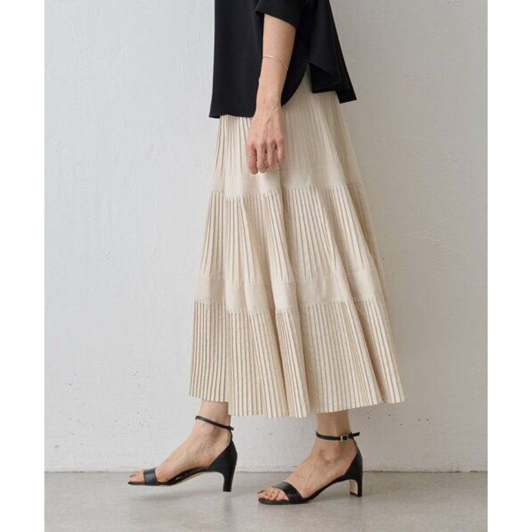BEARDSLEY(ビアズリー)のBEARDSLEY プリーツティアードスカート　ホワイト　新品未使用 レディースのスカート(ロングスカート)の商品写真