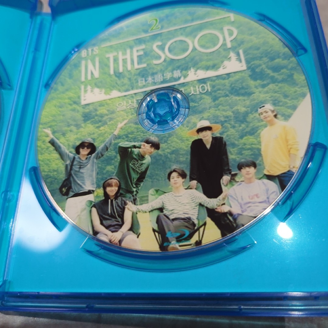 防弾少年団(BTS)(ボウダンショウネンダン)の[Blu-ray] BTS 森の中 IN THE SOOP 二枚セット エンタメ/ホビーのCD(K-POP/アジア)の商品写真