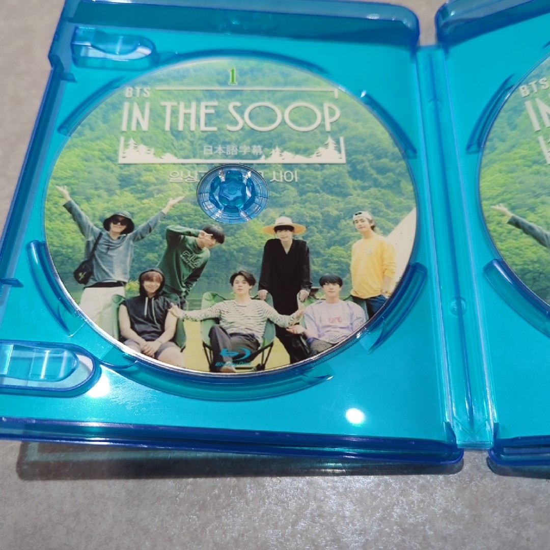 防弾少年団(BTS)(ボウダンショウネンダン)の[Blu-ray] BTS 森の中 IN THE SOOP 二枚セット エンタメ/ホビーのCD(K-POP/アジア)の商品写真