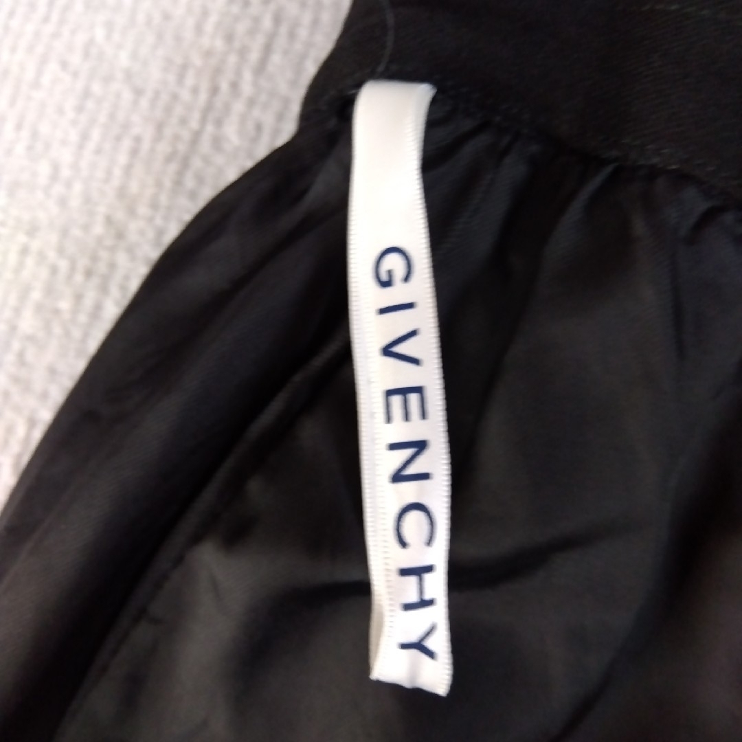 GIVENCHY(ジバンシィ)の★ジバンシー　ハイフォーマルスーツ レディースのフォーマル/ドレス(礼服/喪服)の商品写真