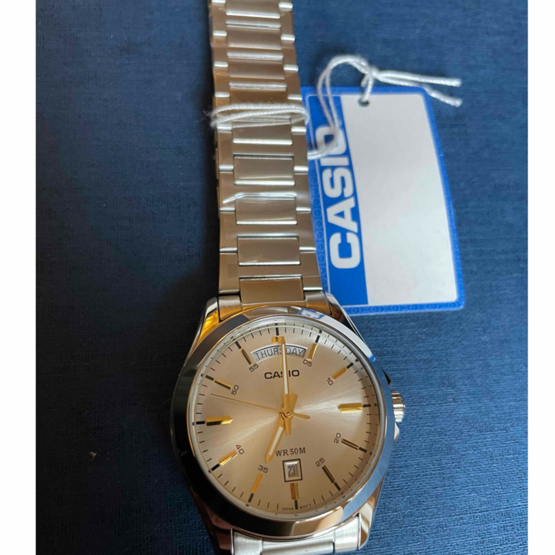 CASIO(カシオ)のカシオ　アナログ腕時計　新品　レトロモダンデザイン　シルバー海外輸入モデル メンズの時計(腕時計(アナログ))の商品写真