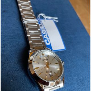 カシオ(CASIO)のカシオ　アナログ腕時計　新品　レトロモダンデザイン　シルバー海外輸入モデル(腕時計(アナログ))