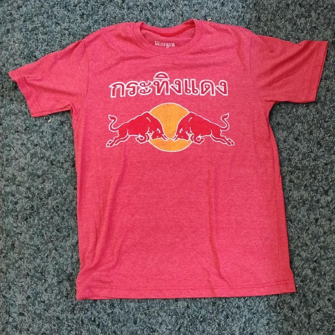 💚 レッドブル　翼を授ける　タイ語ヴァージョン　Tシャツ　新品未使用品 メンズのトップス(Tシャツ/カットソー(半袖/袖なし))の商品写真