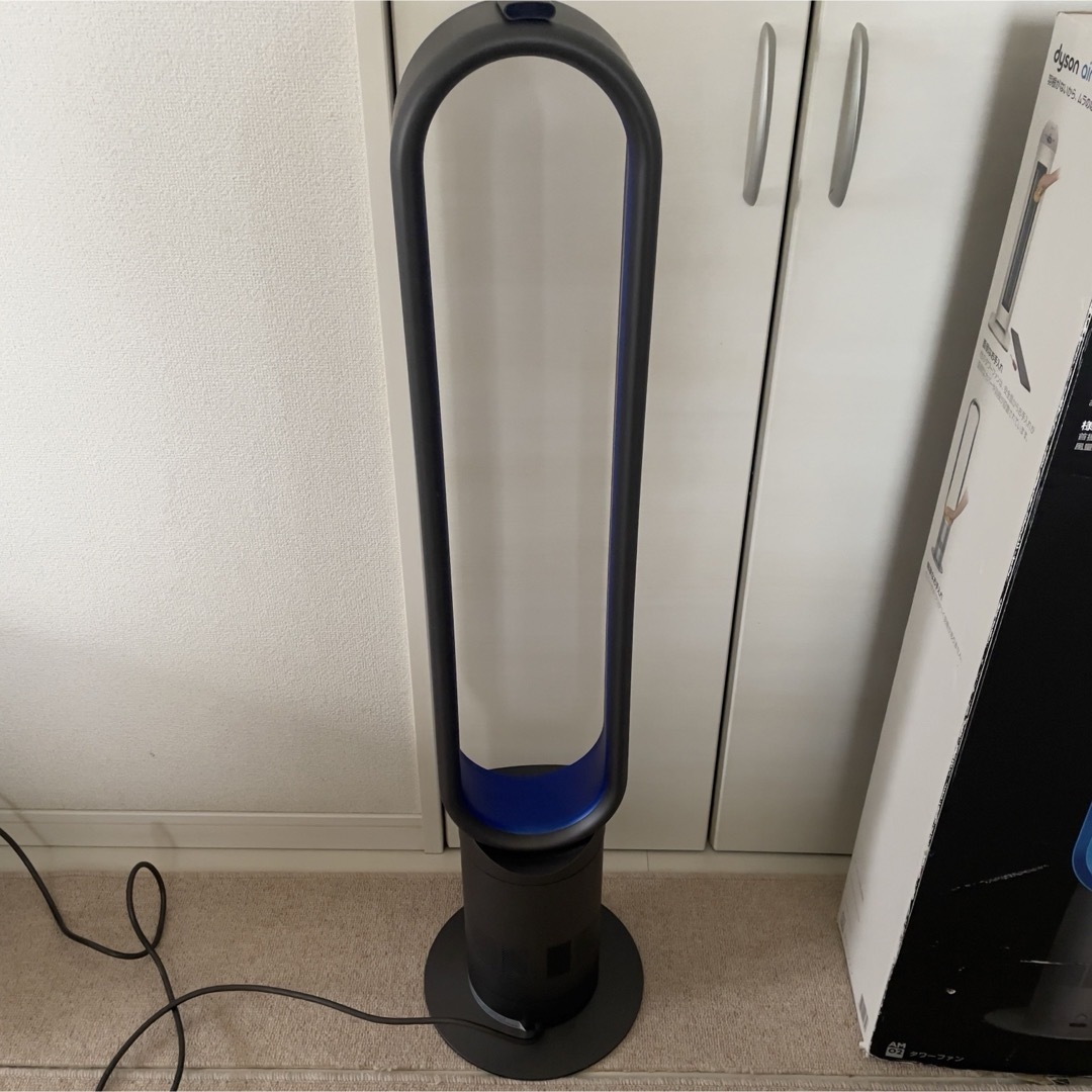 Dyson(ダイソン)のダイソン AM02 タワーファンCool羽根なし扇風機　2012年製　リモコン付 スマホ/家電/カメラの冷暖房/空調(扇風機)の商品写真