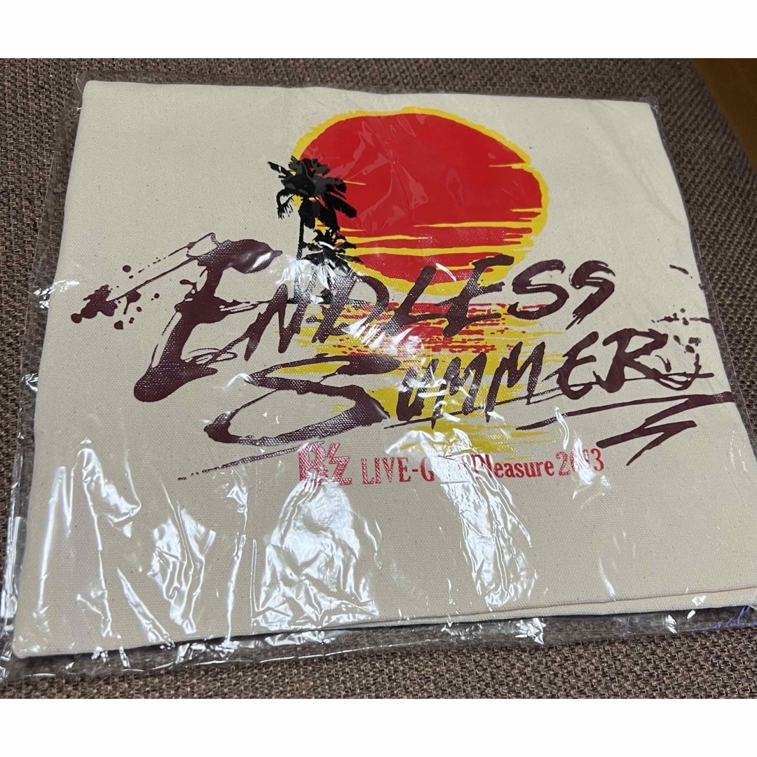 B'z LIVEGYMENDLESS SUMMER ライブグッズトートバッグ エンタメ/ホビーのタレントグッズ(ミュージシャン)の商品写真