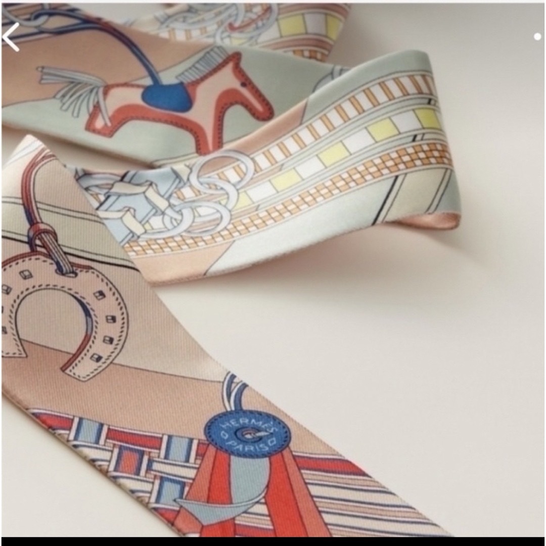 Hermes エルメス ツイリー《馬勒とチャーム》ピンク系 新品・未 Hermes エルメス ツイリー《馬勒とチャーム》ピンク系 新品・未