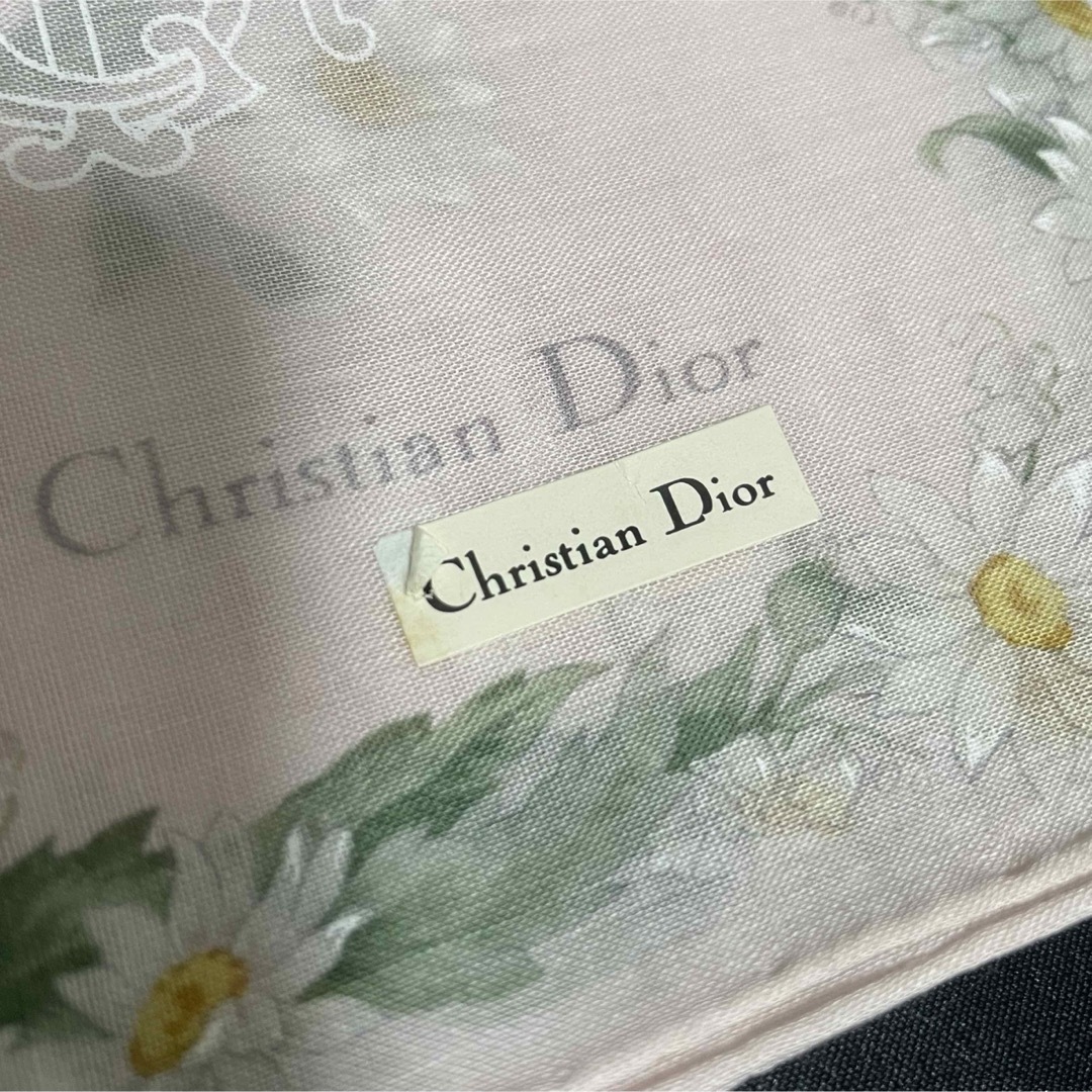 Christian Dior(クリスチャンディオール)の新品未使用品　Dior 他　ハンカチ3枚セット レディースのファッション小物(ハンカチ)の商品写真