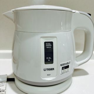 タイガー(TIGER)のタイガー 電気ケトル わく子 ホワイト PCF-G060W(1台)(電気ケトル)