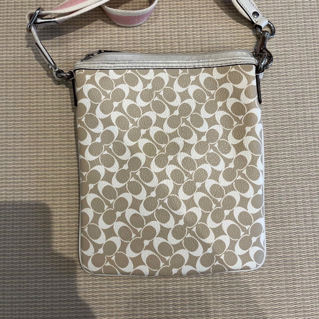 COACH(コーチ)のcoach ポシェット　中古品 レディースのバッグ(ショルダーバッグ)の商品写真