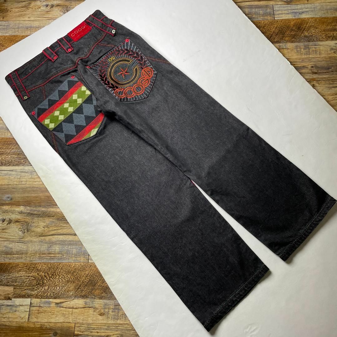 COOGI(クージー)のクージーブラックデニムジーンズ極太w34刺繍黒ストリートb系オーバーサイズy2k メンズのパンツ(デニム/ジーンズ)の商品写真