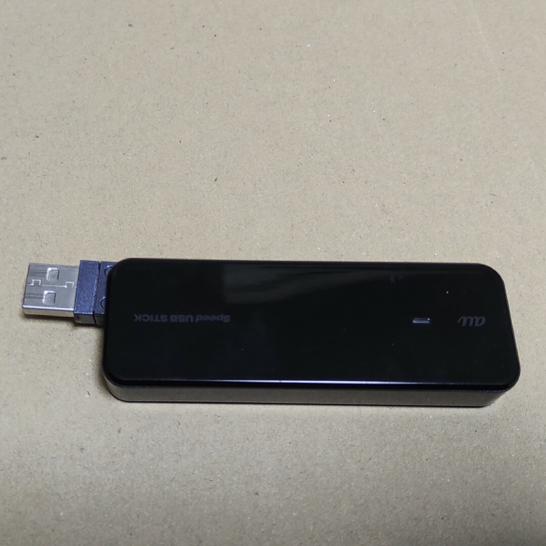 au(エーユー)のHWD32 SPEED USB STICK U01 4G LTE WIMAX2+ スマホ/家電/カメラのPC/タブレット(PC周辺機器)の商品写真