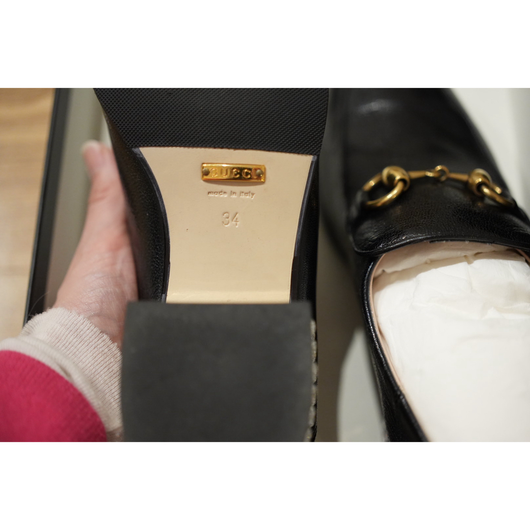 Gucci(グッチ)のGUCCI 34サイズ　ホースビット　ローファー　クリスタルビジューつき レディースの靴/シューズ(ローファー/革靴)の商品写真