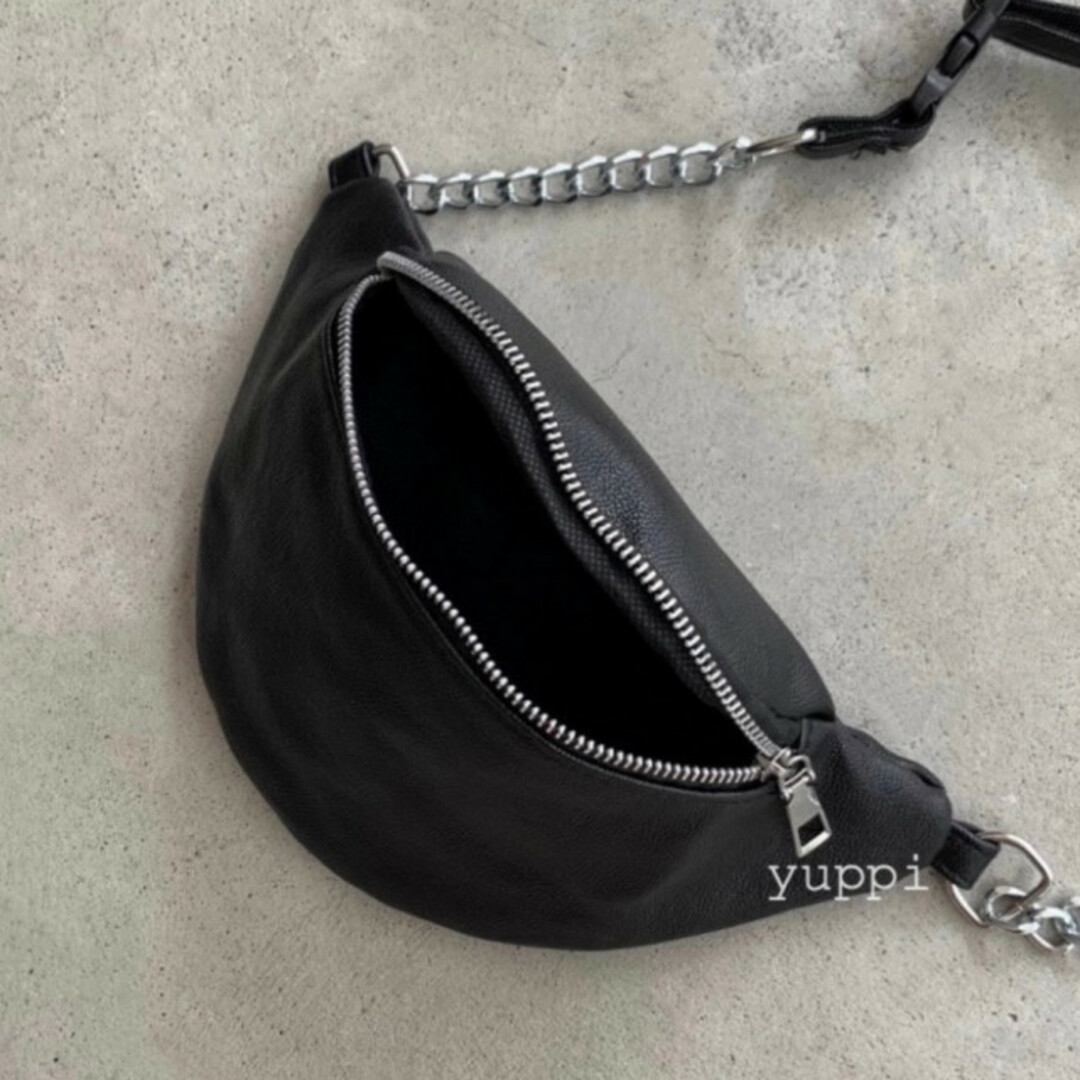 人気 美品 チェーン ボディ バッグ ブラック 黒 海外ファッション 送料無料 レディースのバッグ(ボディバッグ/ウエストポーチ)の商品写真