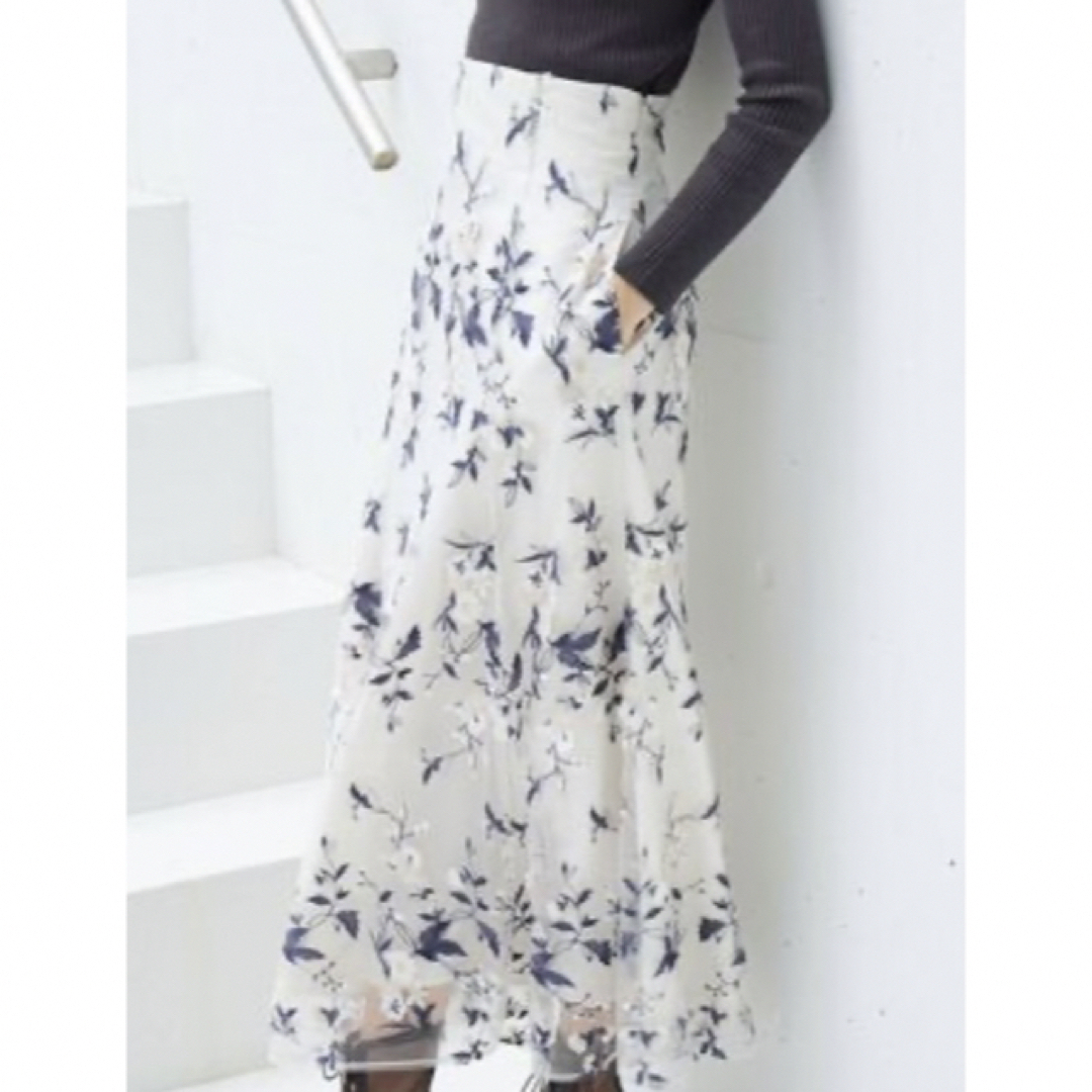 MERCURYDUO(マーキュリーデュオ)のマーキュリーデュオ購入　フロート刺繍スカート　新品未使用タグ付き レディースのスカート(ロングスカート)の商品写真