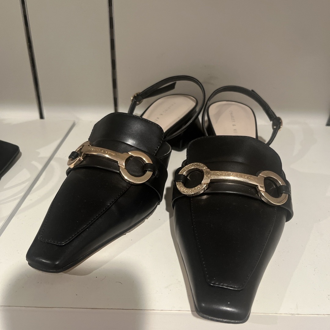 Charles and Keith(チャールズアンドキース)のCharles&Keith 太ヒール　23.5 レディースの靴/シューズ(ハイヒール/パンプス)の商品写真