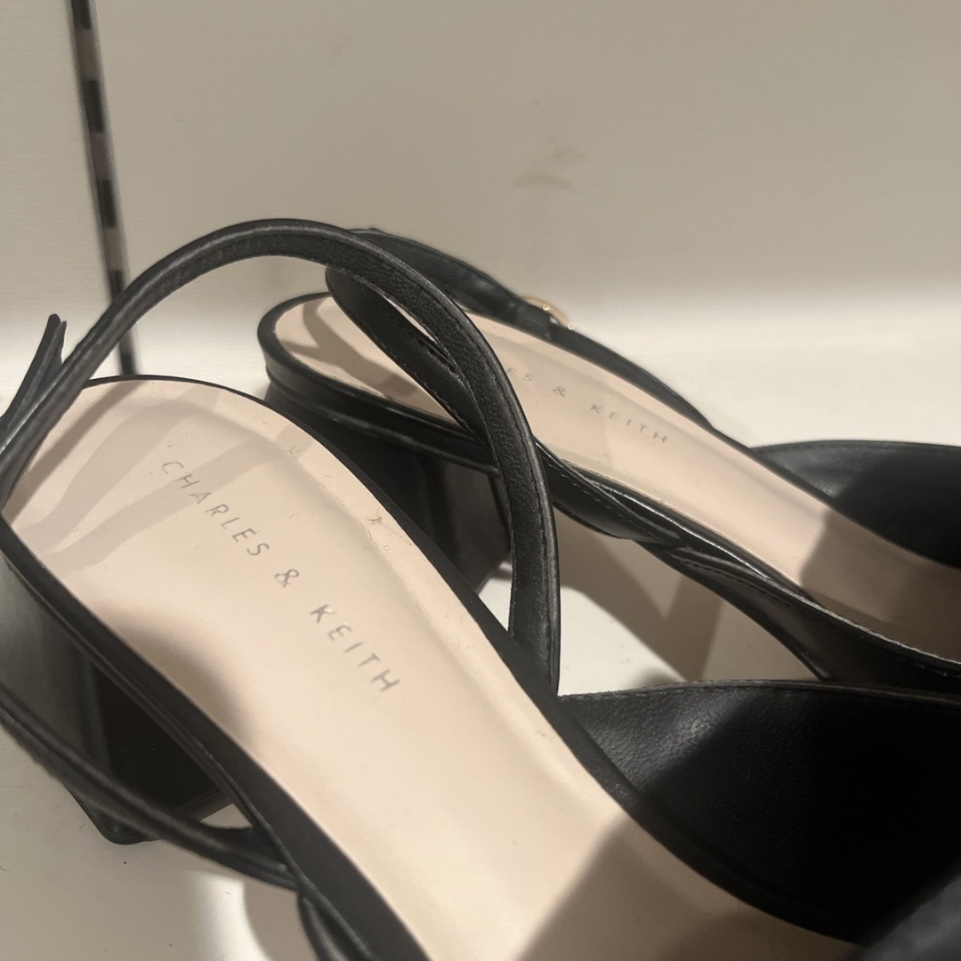 Charles and Keith(チャールズアンドキース)のCharles&Keith 太ヒール　23.5 レディースの靴/シューズ(ハイヒール/パンプス)の商品写真