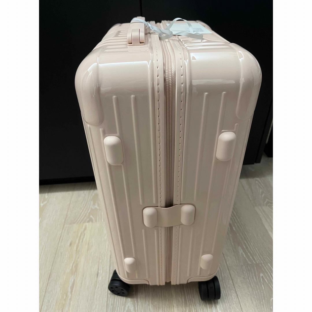 RIMOWA(リモワ)の【新品未使用】生涯保証　リモワ RIMOWA スーツケース　キャビン　ペタル レディースのバッグ(スーツケース/キャリーバッグ)の商品写真