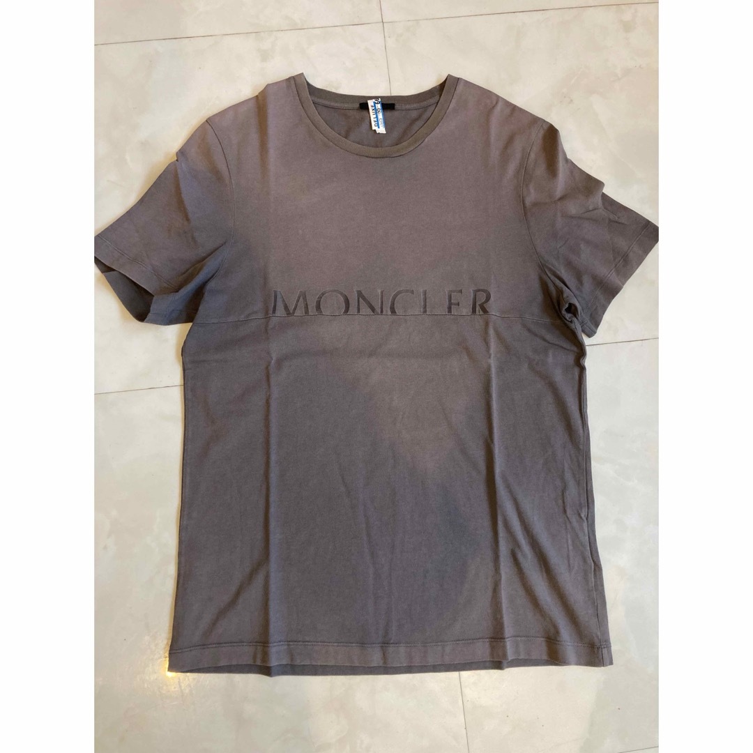 MONCLER(モンクレール)のSサイズ　クリーニング済】モンクレール　MONCLER  半袖Tシャツ　グレー メンズのトップス(Tシャツ/カットソー(半袖/袖なし))の商品写真