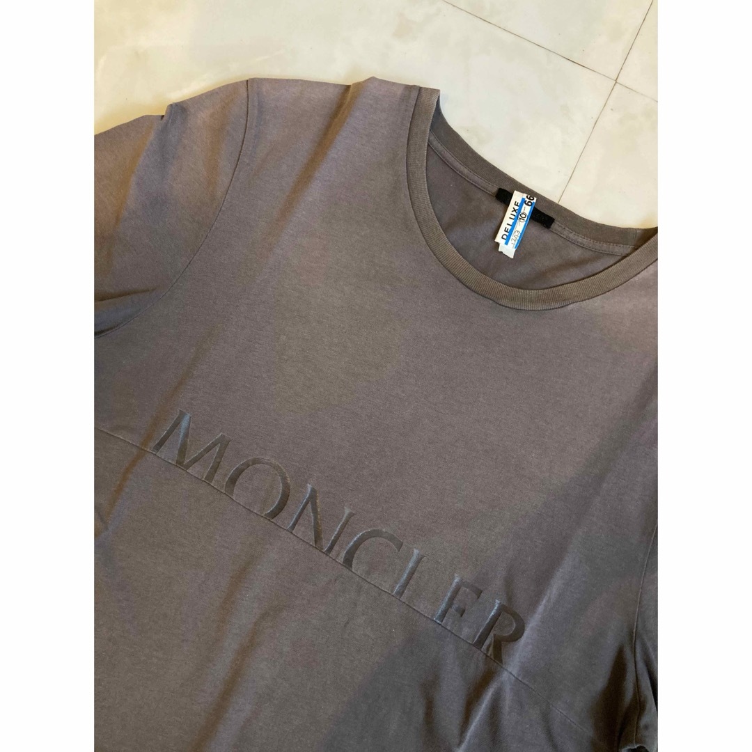 MONCLER(モンクレール)のSサイズ　クリーニング済】モンクレール　MONCLER  半袖Tシャツ　グレー メンズのトップス(Tシャツ/カットソー(半袖/袖なし))の商品写真