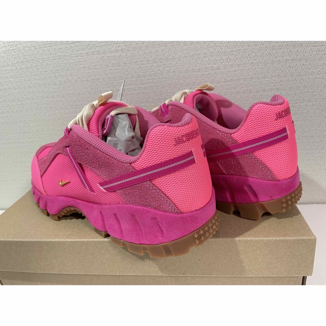 NIKE(ナイキ)の【新品】Jacquemus × Nike　エアフマラ ピンク メンズの靴/シューズ(スニーカー)の商品写真