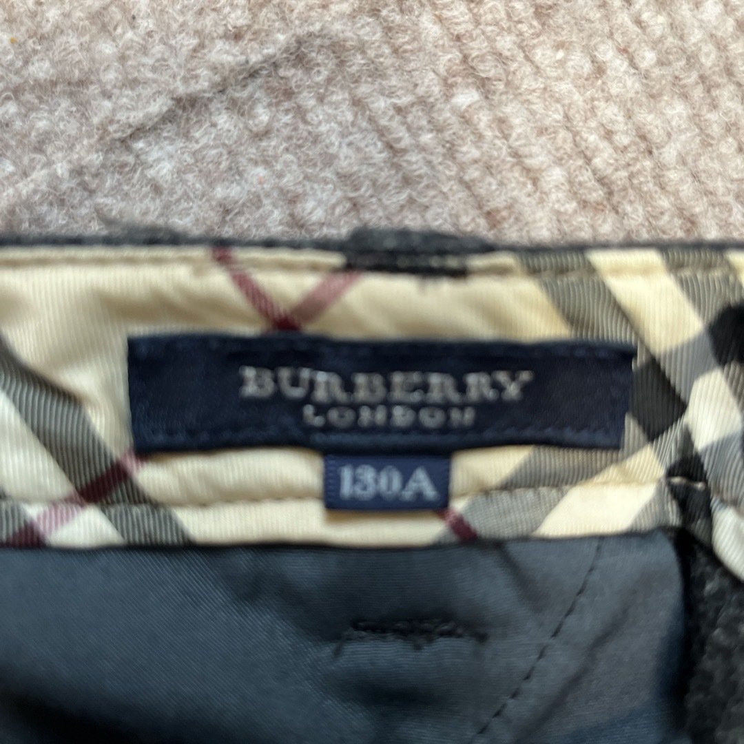BURBERRY(バーバリー)のパンツ キッズ/ベビー/マタニティのキッズ服男の子用(90cm~)(パンツ/スパッツ)の商品写真