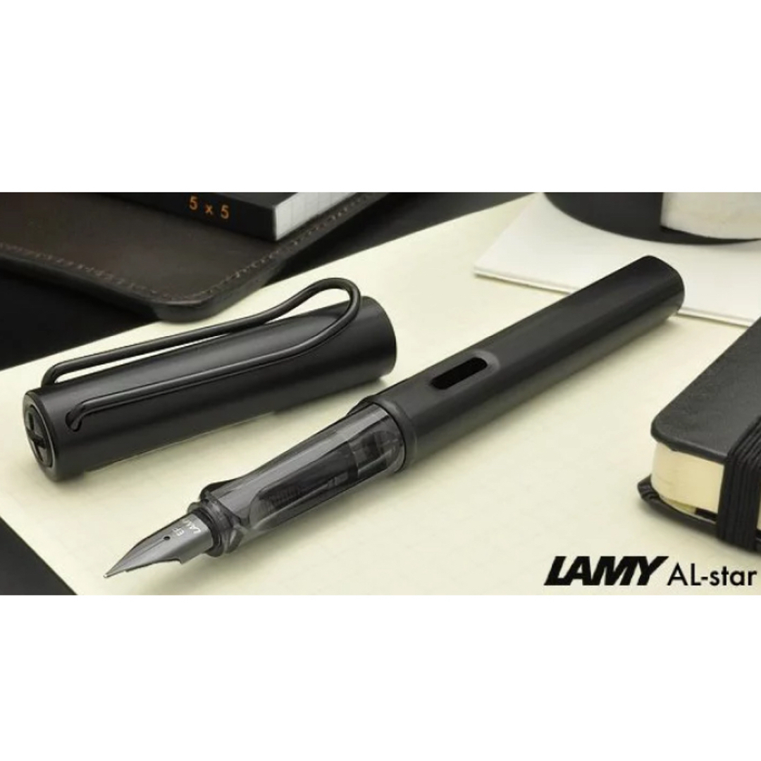 LAMY(ラミー)の【新品未使用】LAMY safari 万年筆 オールブラック 箱付き インテリア/住まい/日用品の文房具(ペン/マーカー)の商品写真