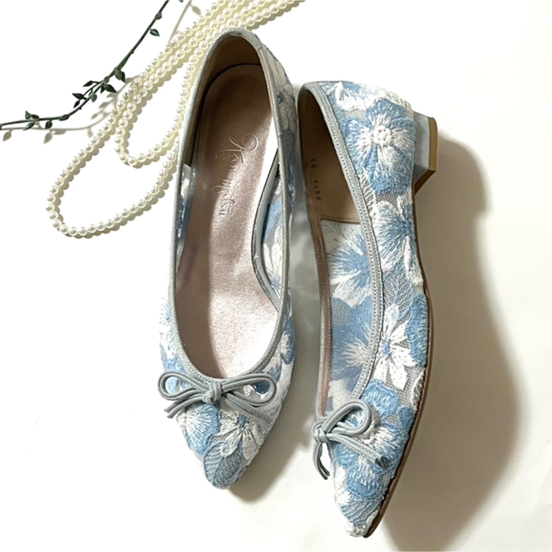 GINZA Kanematsu(ギンザカネマツ)の極美品！銀座かねまつ　花柄刺繍　春　フラット　パンプス　ブルー　23 レディースの靴/シューズ(ハイヒール/パンプス)の商品写真