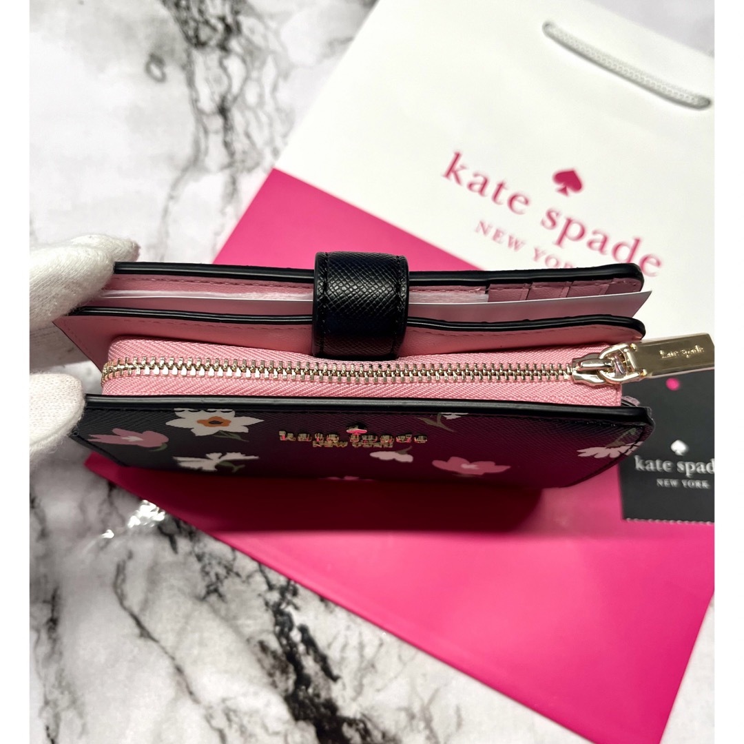 kate spade new york(ケイトスペードニューヨーク)の【新品未使用】02 ケイトスペード ミディアム   二つ折り財布  フローラル レディースのファッション小物(財布)の商品写真