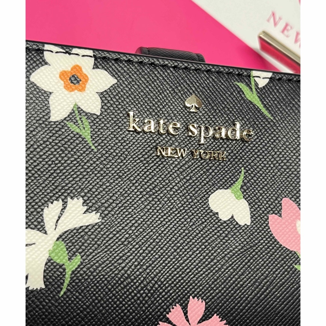 kate spade new york(ケイトスペードニューヨーク)の【新品未使用】02 ケイトスペード ミディアム   二つ折り財布  フローラル レディースのファッション小物(財布)の商品写真